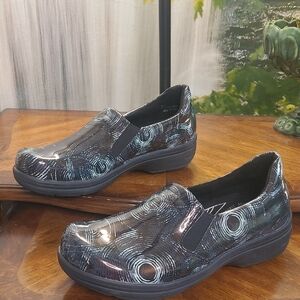 New Easy Works By Easy Street Womens 10 Wide black teal slip on clog style shoes